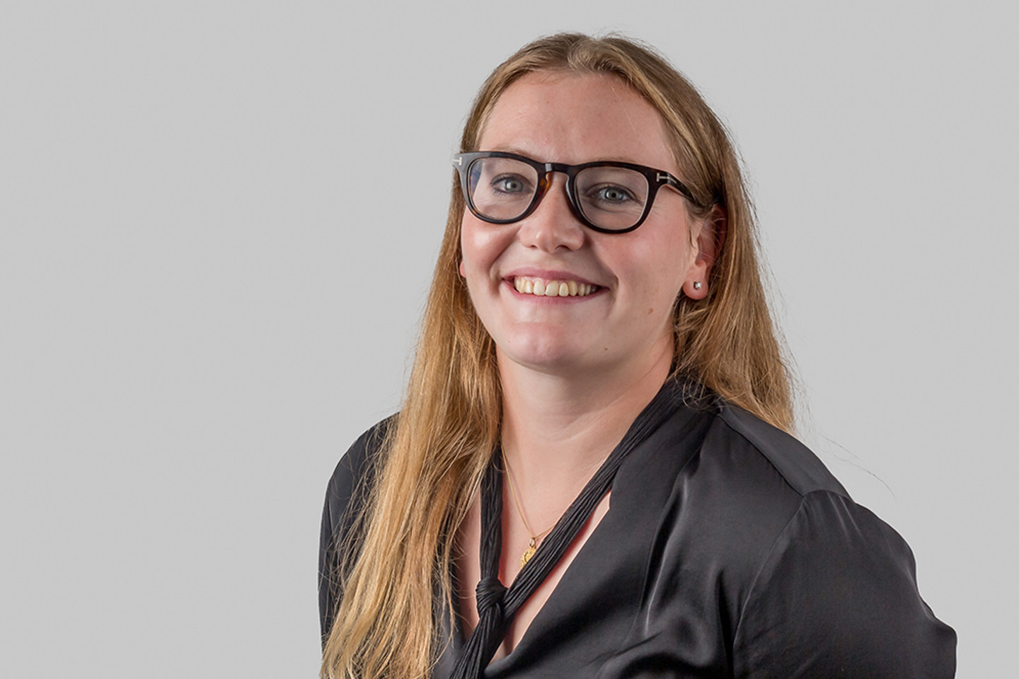 Headshot of Stephanie Edge