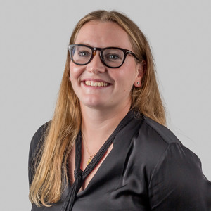 Headshot of Stephanie Edge