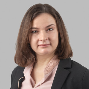 Headshot of Ewelina Clyde-Smith