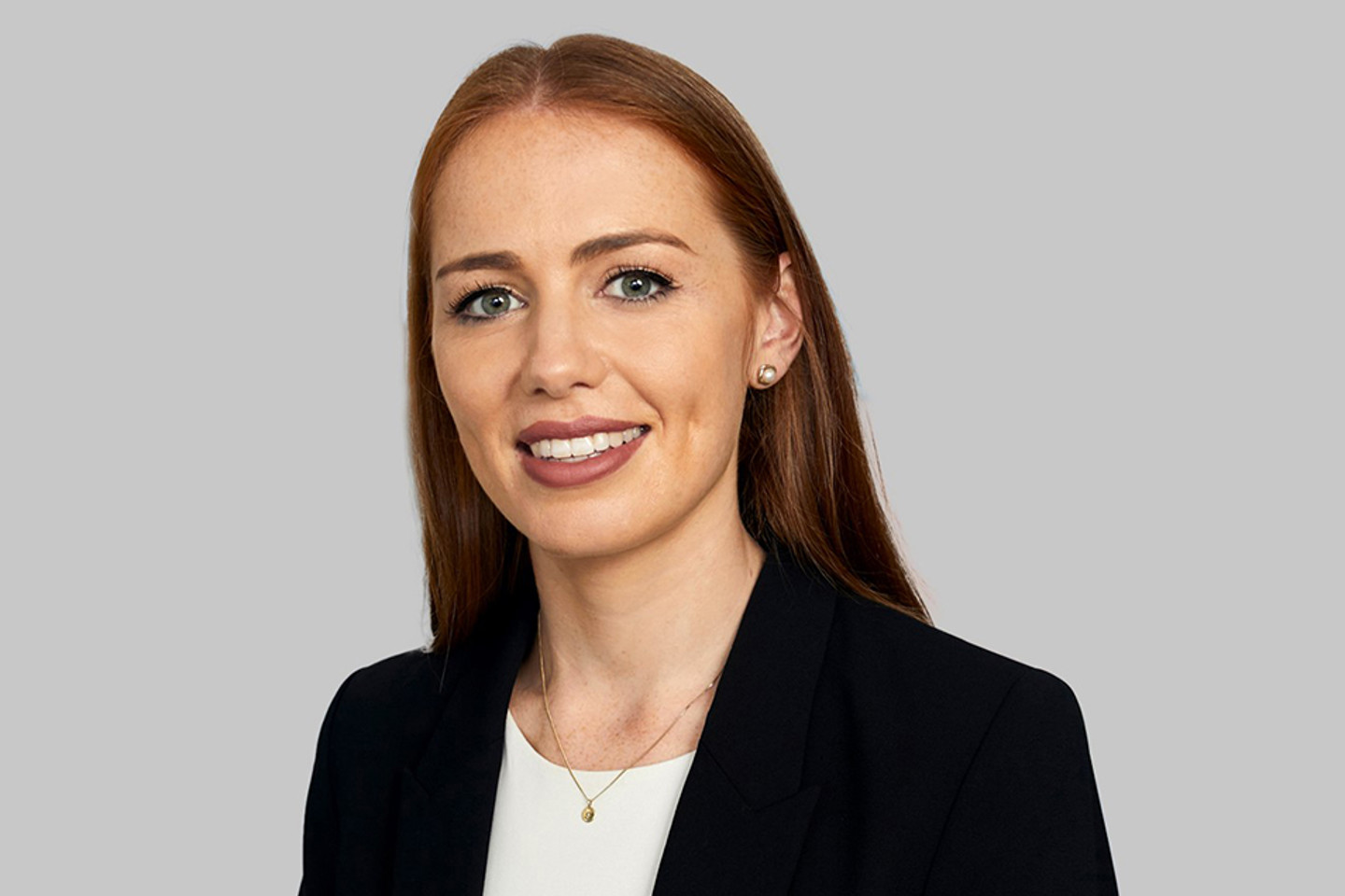 Headshot Ruth Long