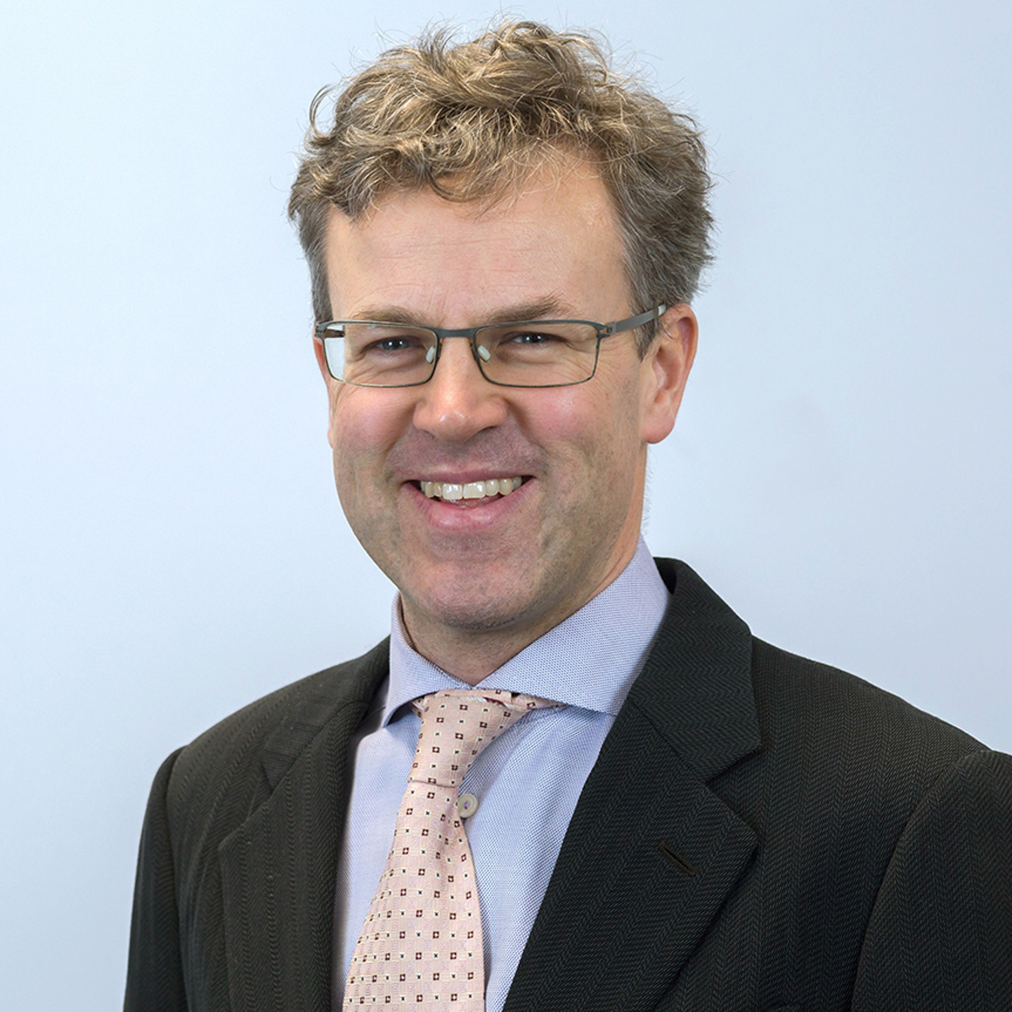 Headshot of Piers Dereham