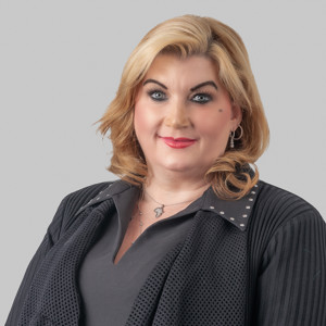 Headshot Elise Mitchell