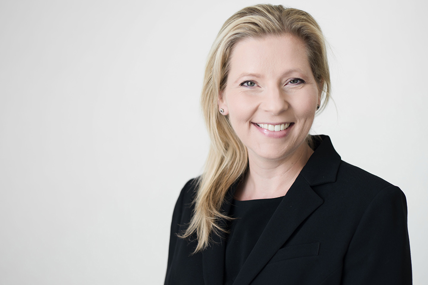 Headshot of Rachael Reynolds