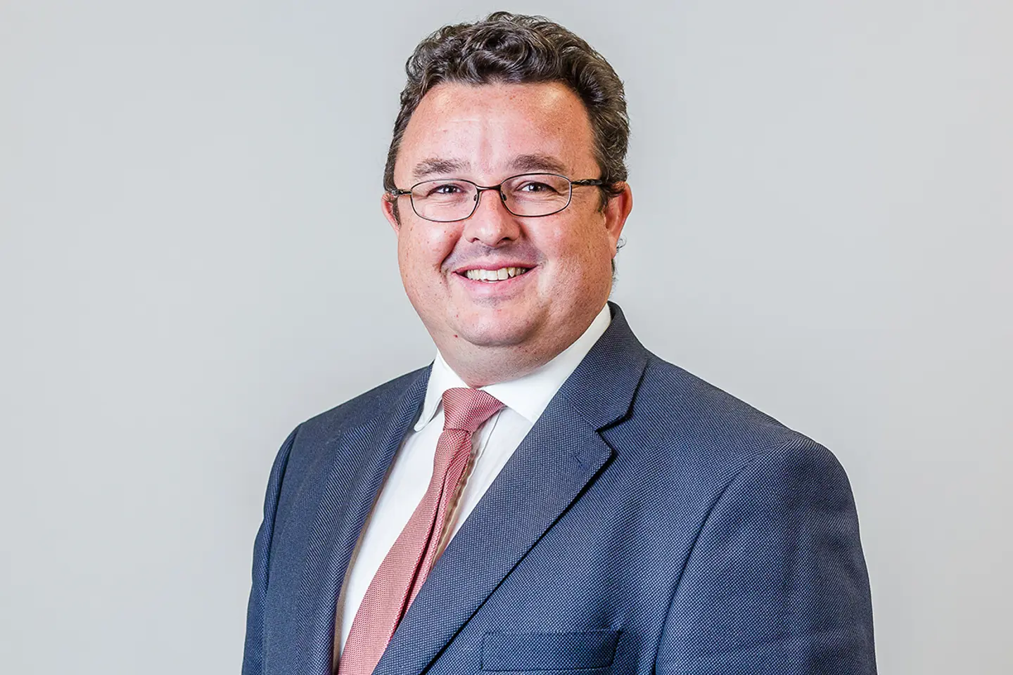 Headshot of Simon Schilder