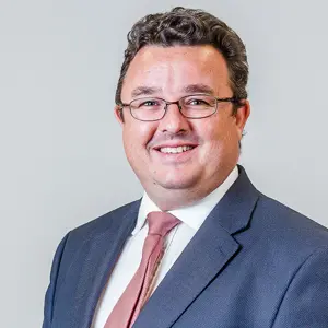 Headshot of Simon Schilder