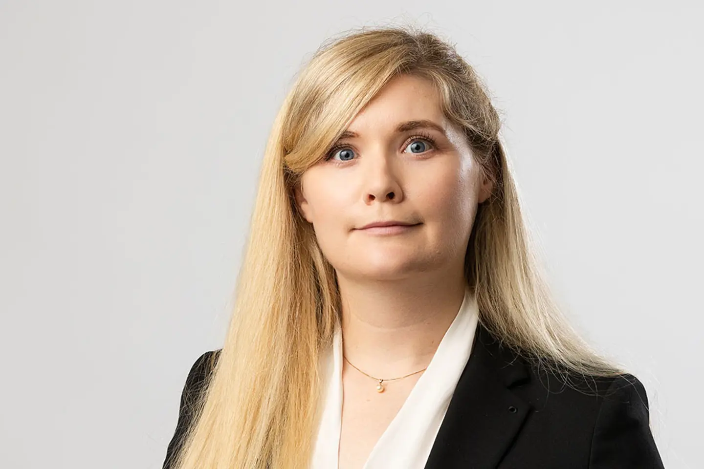Headshot of Rebecca Findlay