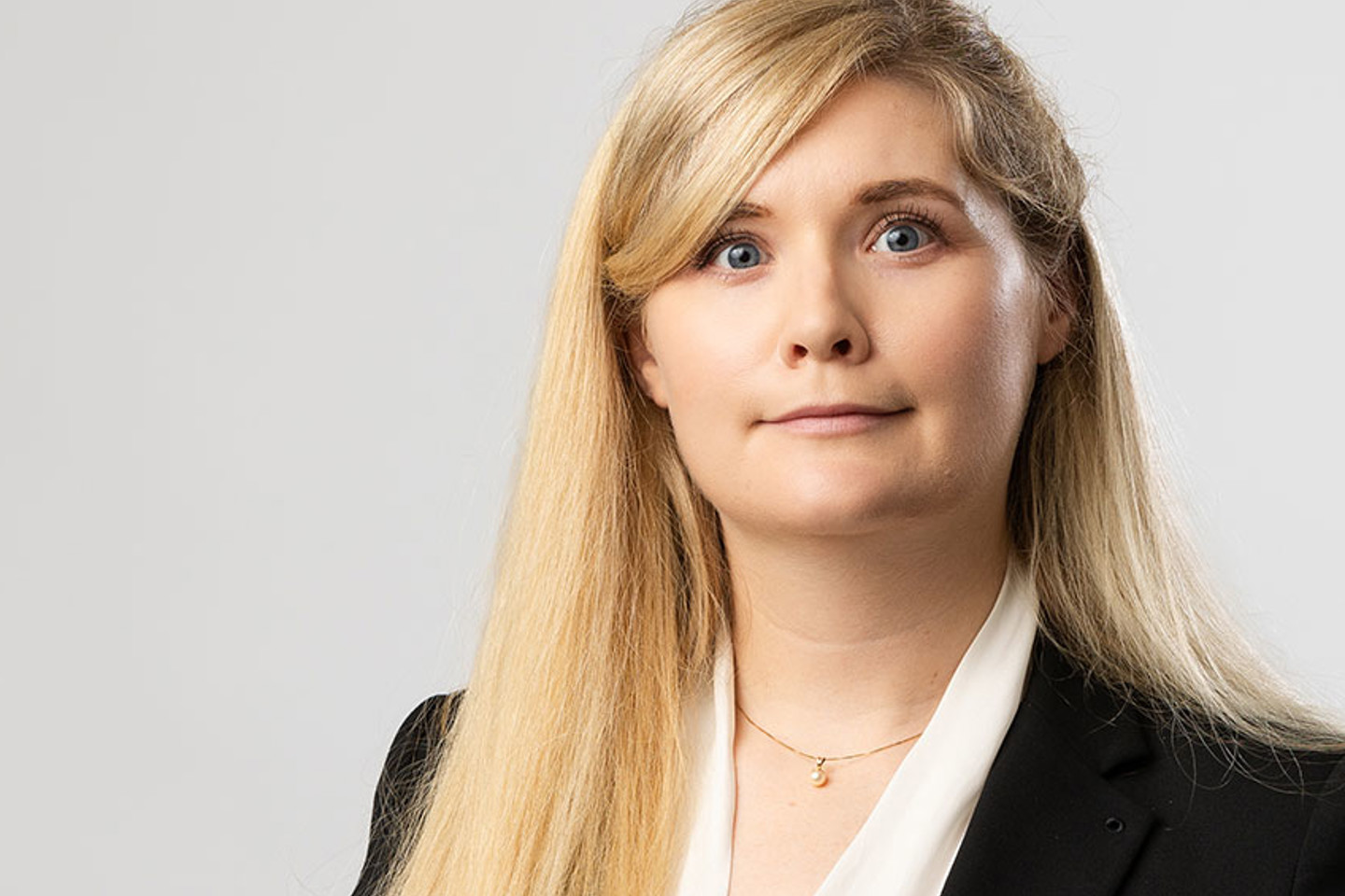 Headshot of Rebecca Findlay