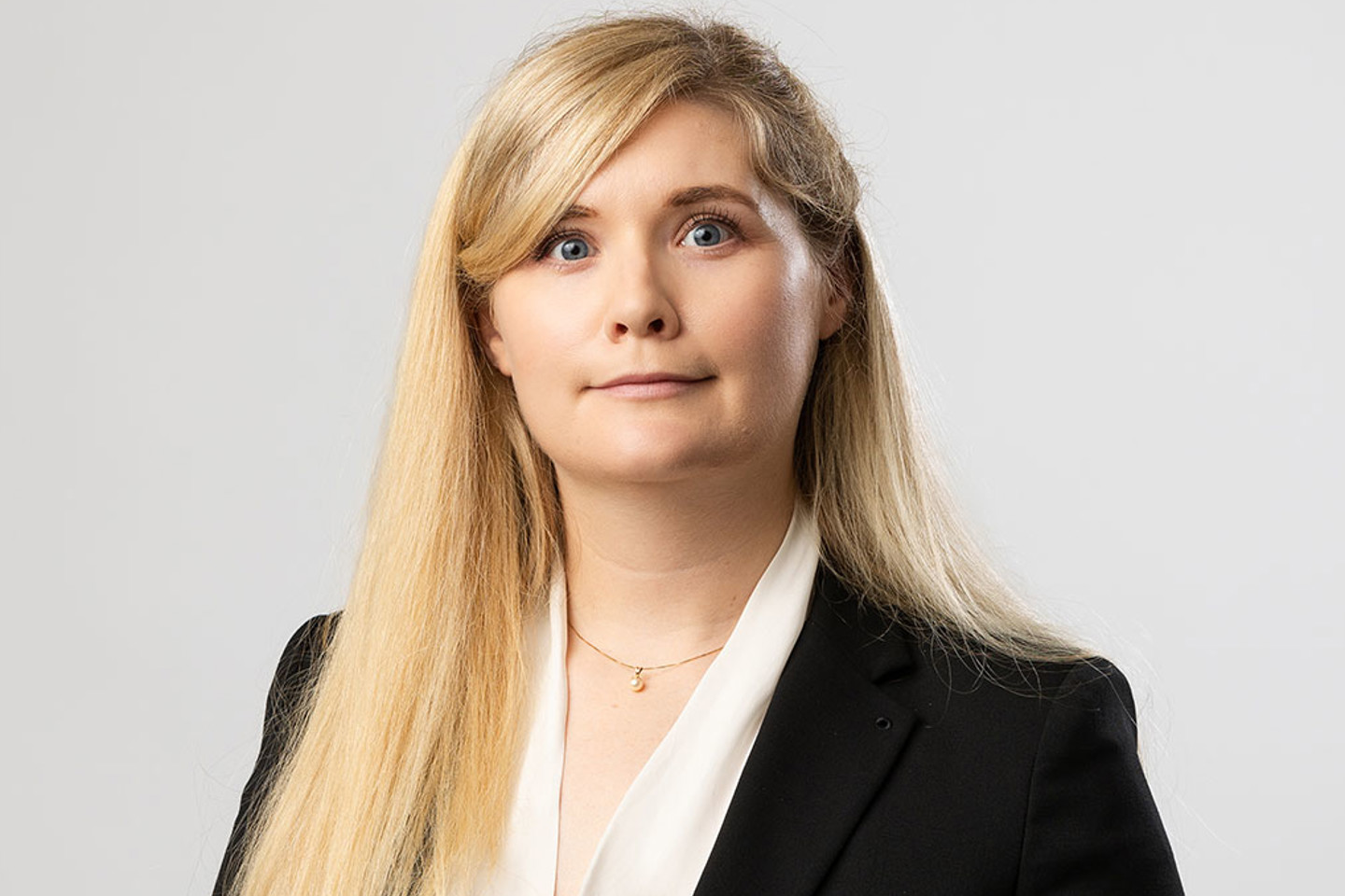 Headshot of Rebecca Findlay