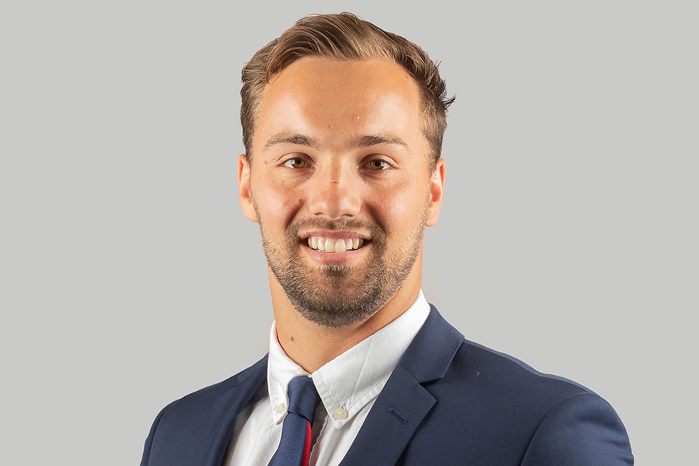 Headshot of Alex Vibert