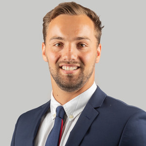 Headshot of Alex Vibert