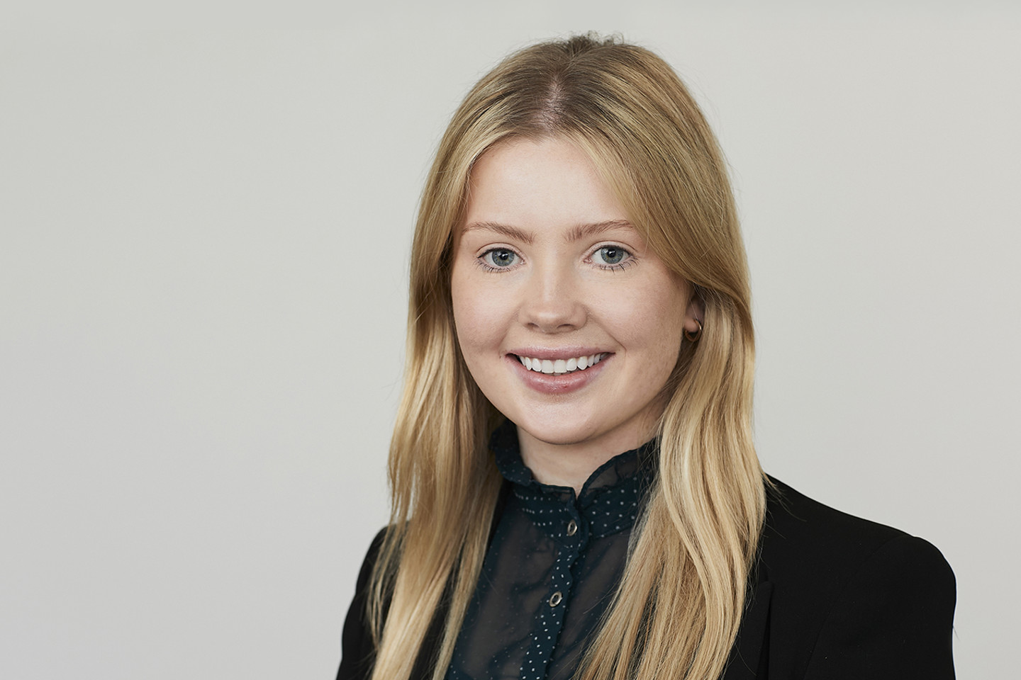 Headshot Rachel Dinneen