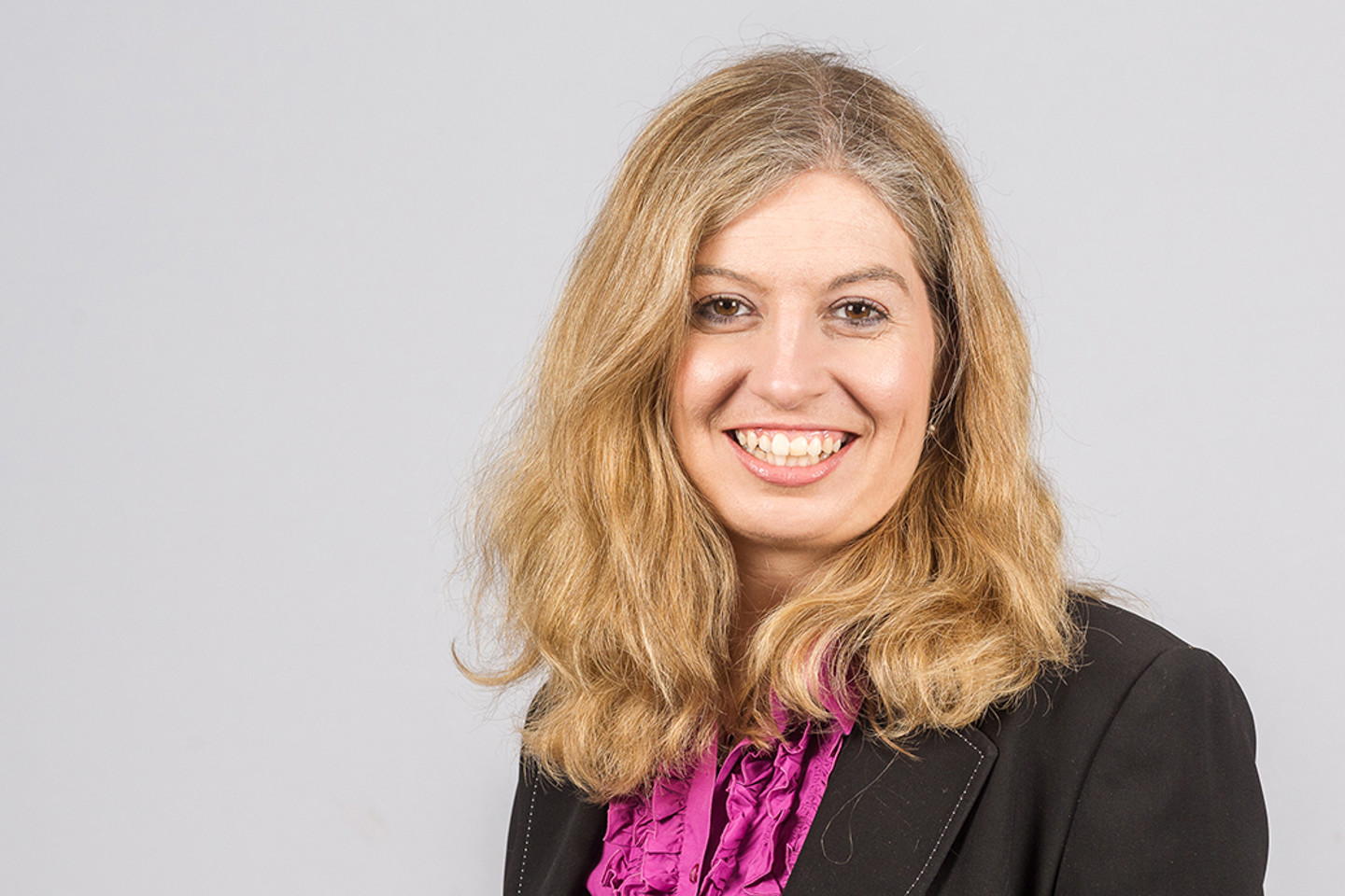 Headshot of Sandie Lyne