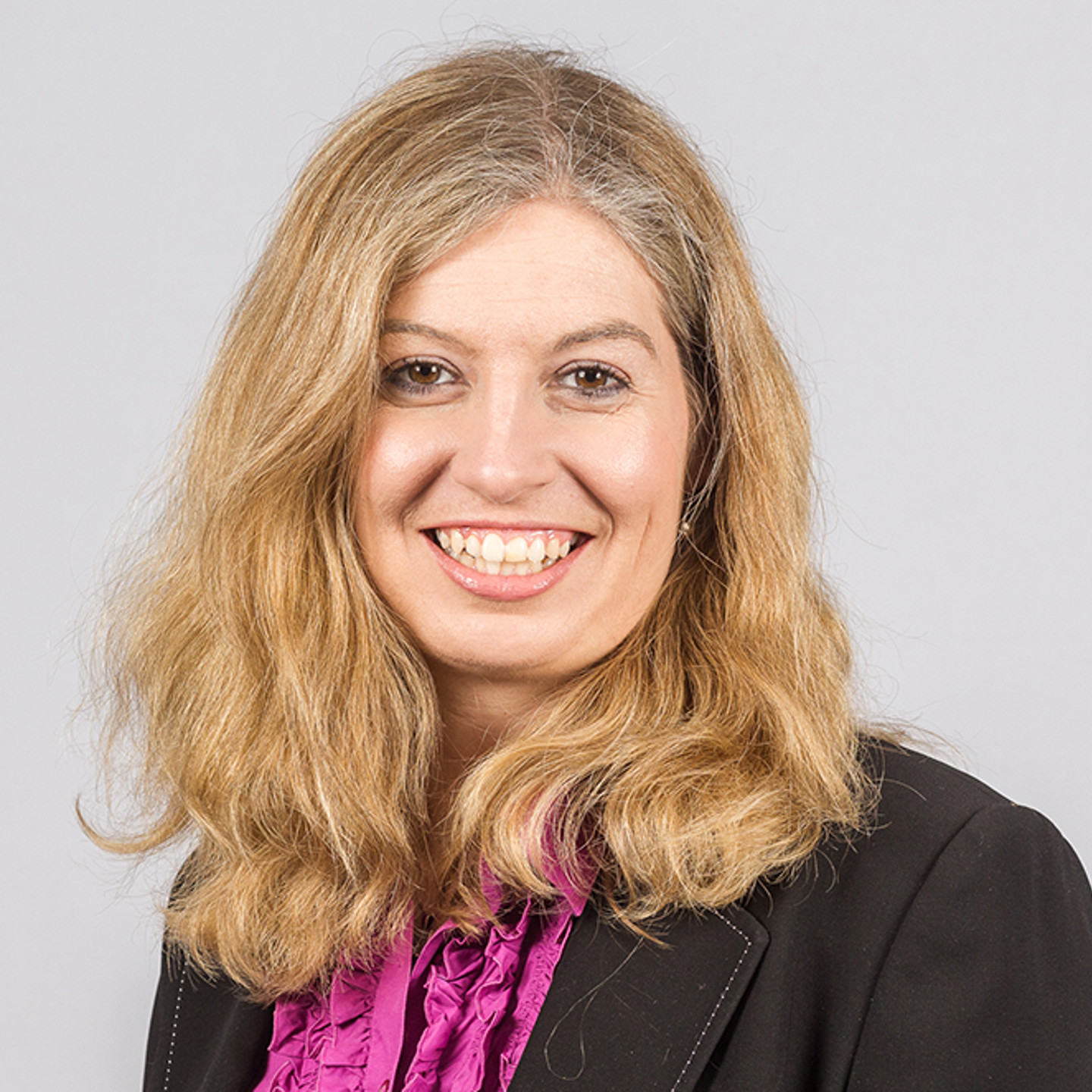 Headshot of Sandie Lyne