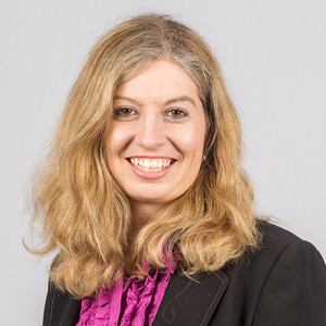 Headshot of Sandie Lyne