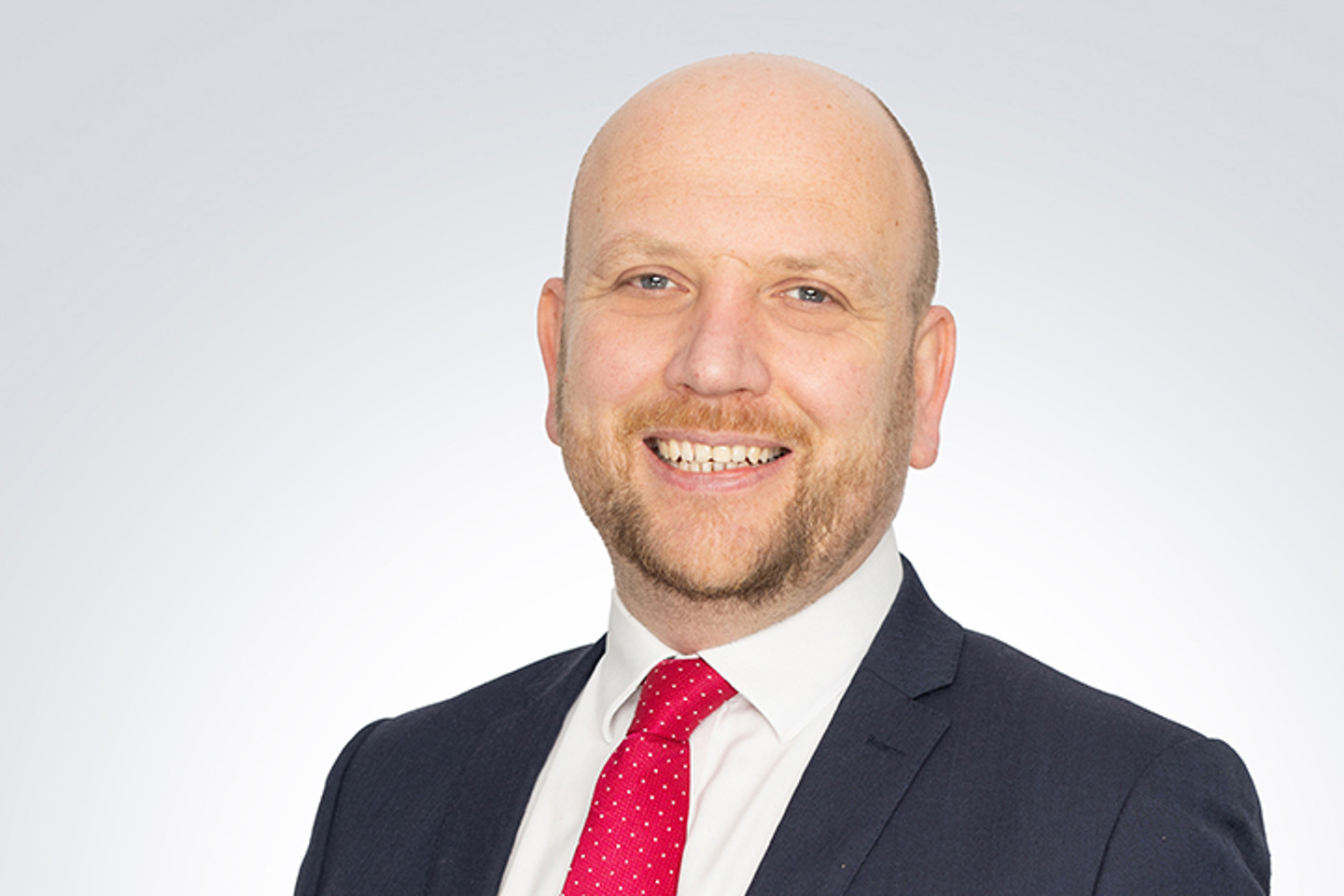 Headshot of Andrew Grant