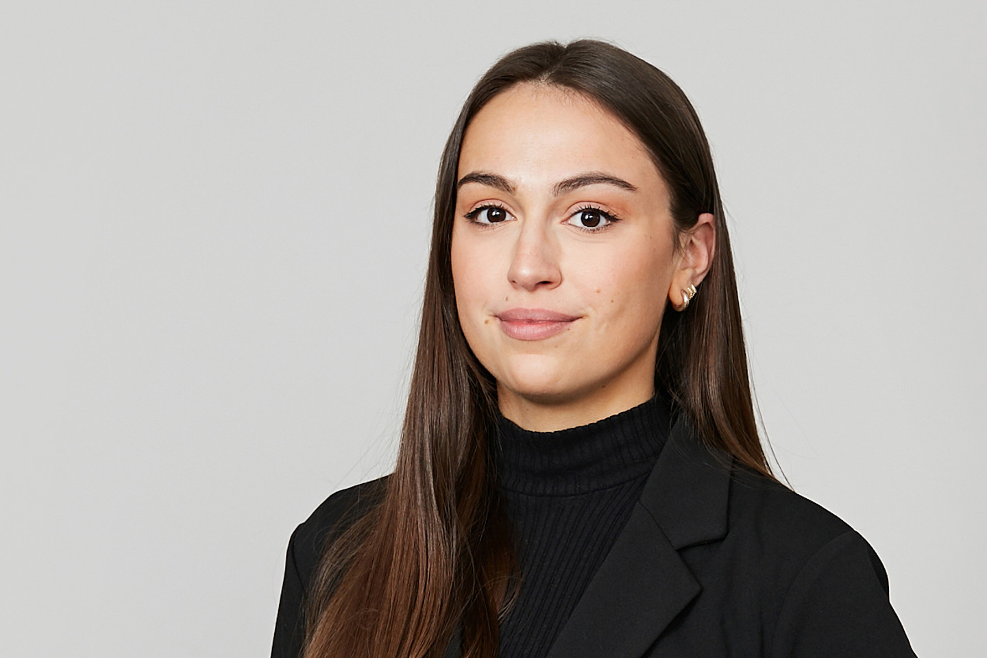 Headshot Clara Burlacu
