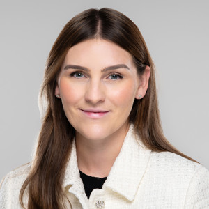 Headshot of Jessica Hynes