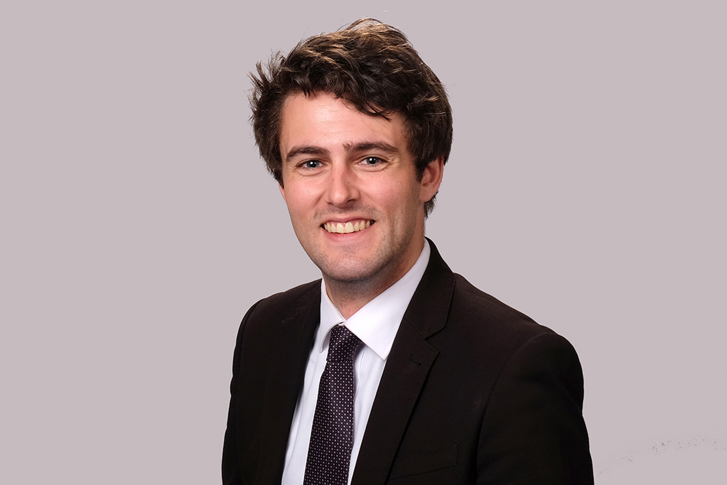 Headshot Henry Simpson