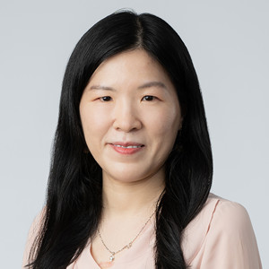 Headshot Rebecca Tsui