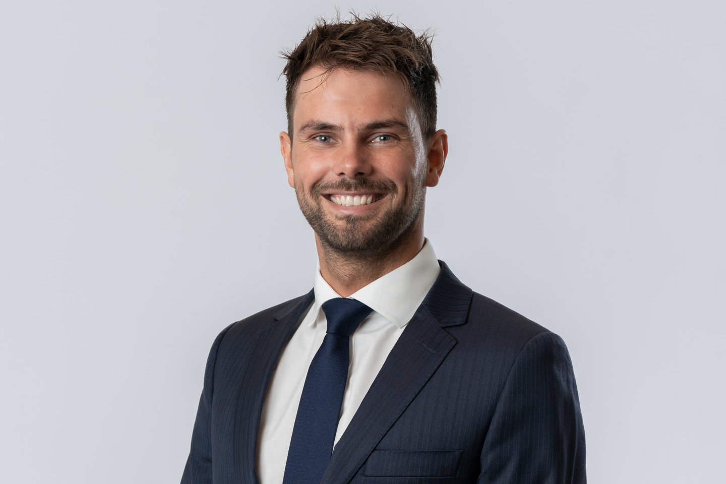 Headshot Mike Azarnikow