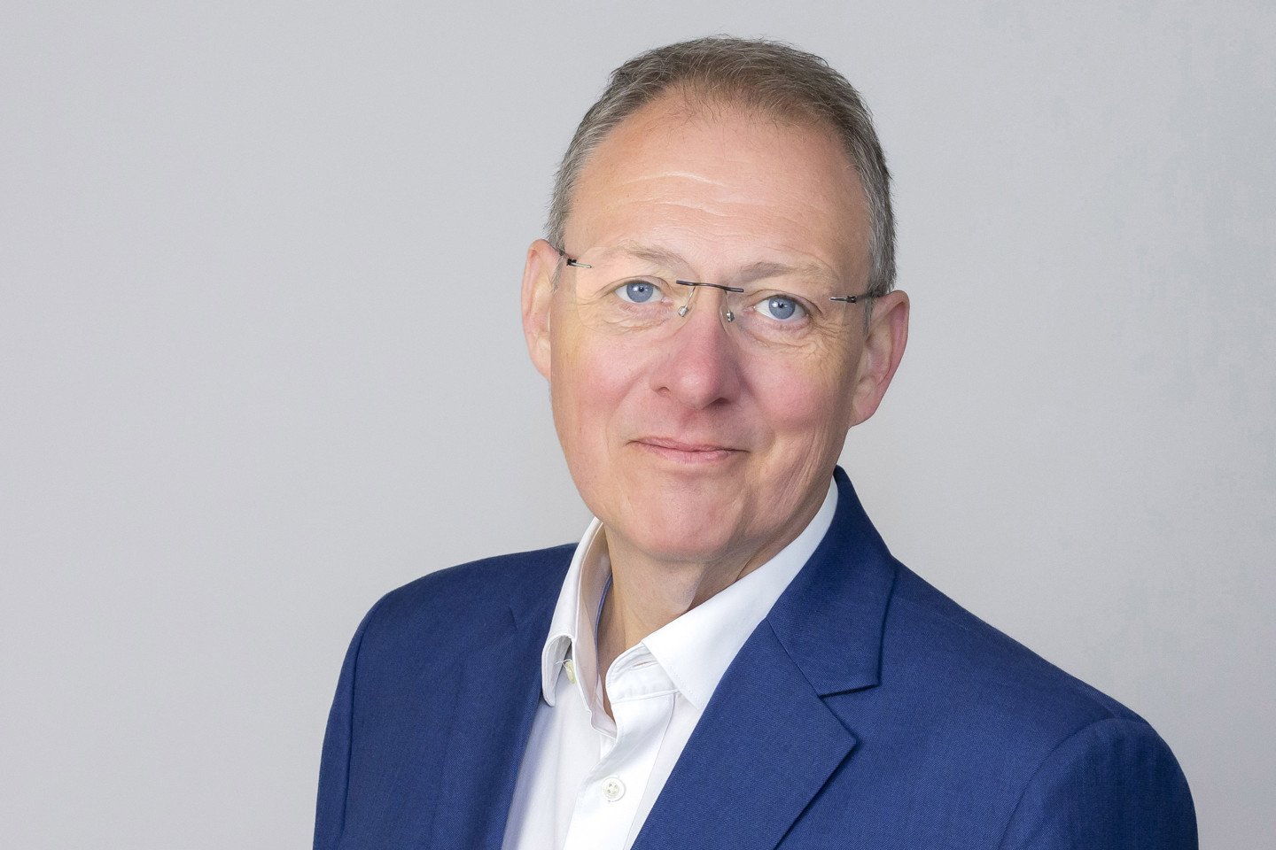 Headshot of Simon Davies