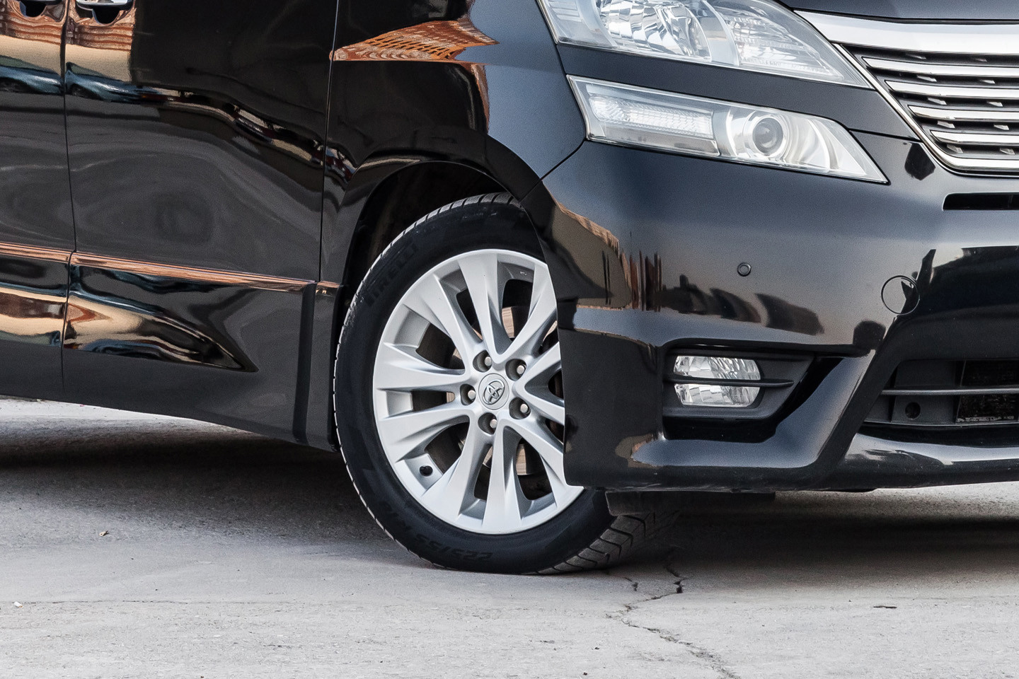 close up of car with wheel and headlight