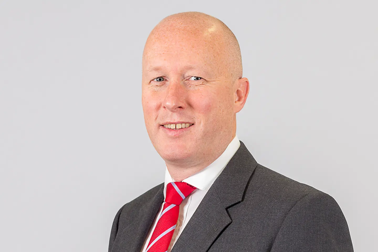 Headshot of Simon Dinning
